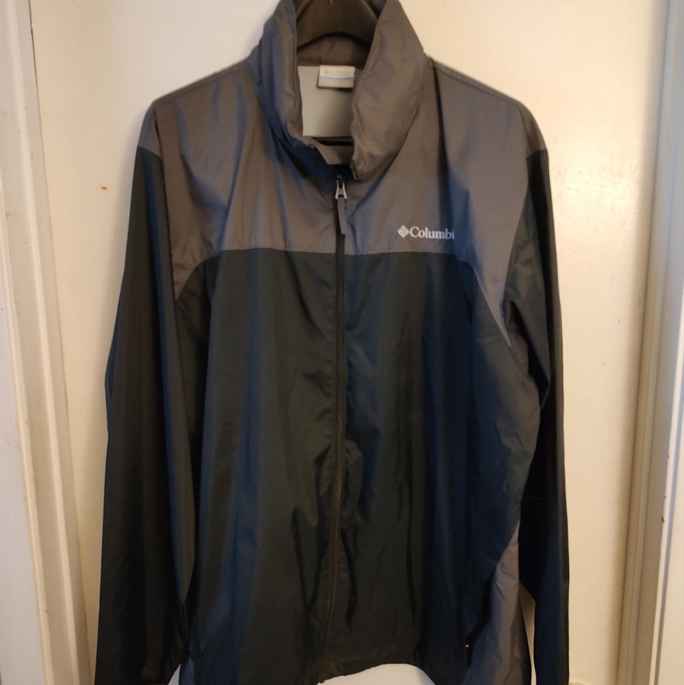 Columbia windbreaker with hood. Size XL